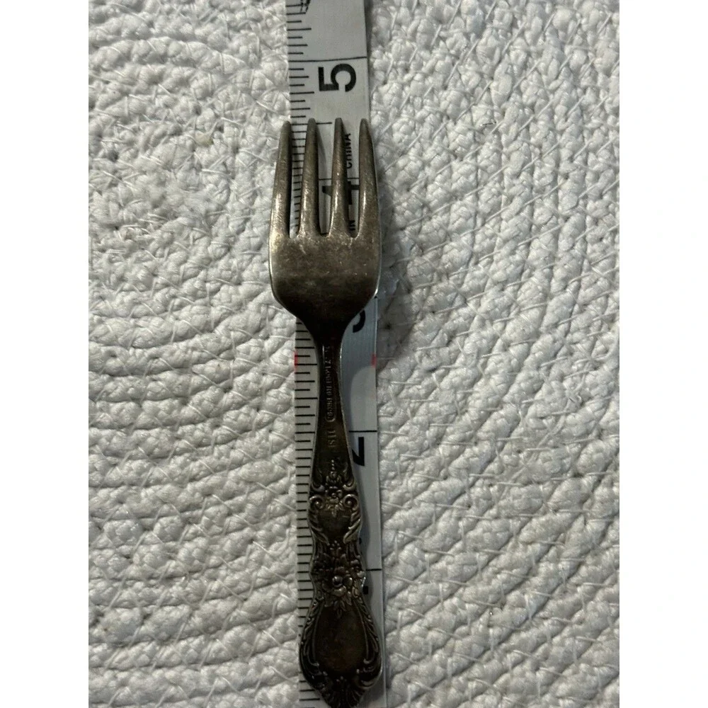 Vintage 1847 Rogers Bros Heritage 4 1/4 in. Silver Plate Childs Baby Fork